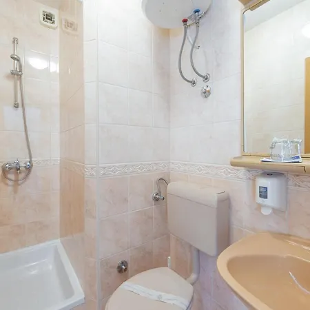 Adria بيت ضيافة 3*