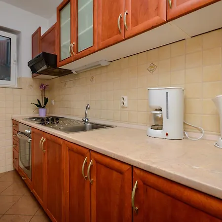 Adria بيت ضيافة تْسافتات